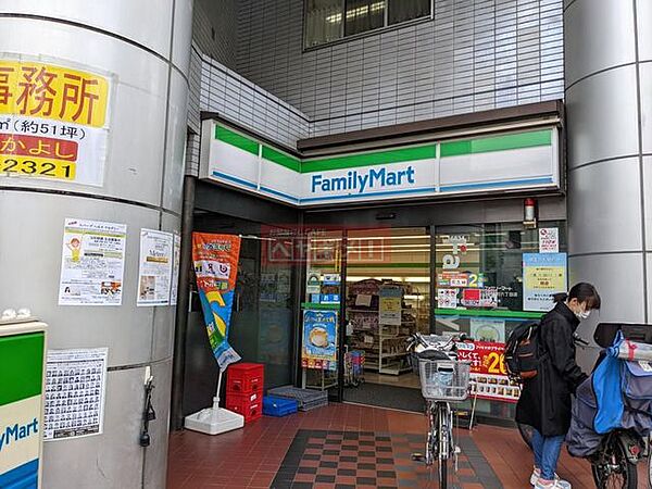 画像26:ファミリーマート中野本町6丁目店 徒歩1分。 30m