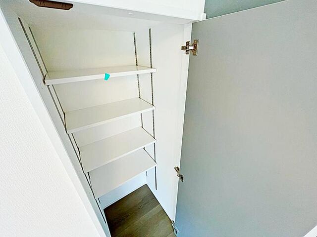 収納 高幡台住宅 18号棟 2階/-