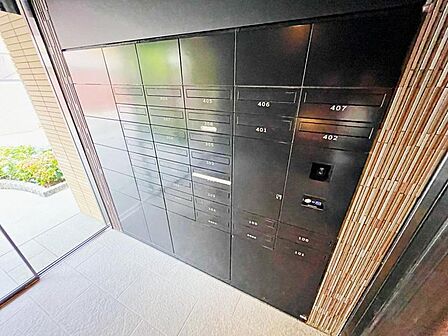 【宅配ボックス】不在時の荷物の受取もできます。