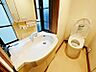 トイレ：トイレには手洗い場あり