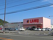 ラ・ムー志度店（24時間営業）(スーパー)まで320m