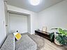 室内：寝室としても子供部屋としても使用可能な洋室！