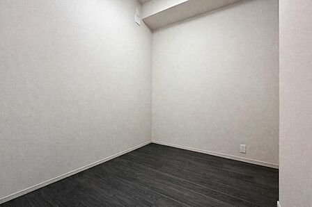 サービスルームは書斎やリモートワーク、また趣味部屋としても使用できますね♪