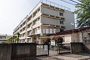 日野市立日野第七小学校 徒歩7分。 510m