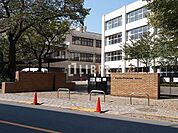 私立国立音楽大学附属高校 徒歩13分。 1000m