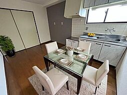 フォルテカーサ氷室 203 2階2DKのリビング/ダイニング