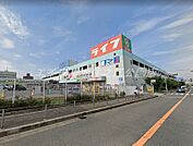 ライフ南津守店 672m