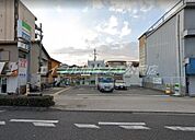 ファミリーマート浜口西一丁目店 658m