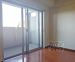 京阪本線 淀駅 徒歩8分の賃貸マンション 5階1DKのリビング/ダイニング