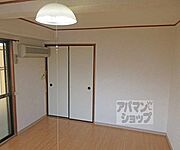 フローリングも壁紙もキレイです
