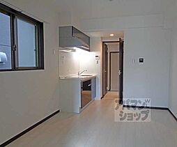 京阪本線 鳥羽街道駅 徒歩4分の賃貸マンション 1階1LDKのリビング/ダイニング