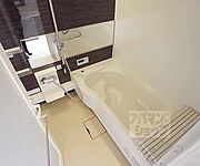 ゆっくりくつろげるバスタブ。
