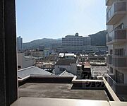 住宅街の中にございます。