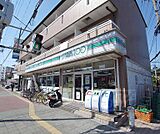 ローソンストア100伏見駅前店まで950m
