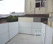 周りに高い建物も無く明るいですよ。