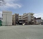 青梅市立第一中学校 徒歩27分。中学校 2130m