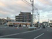 セブンイレブン横田基地前店 209m