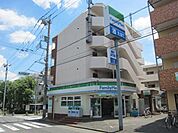 ファミリーマート武蔵村山大南通り店 徒歩8分。コンビニ 570m