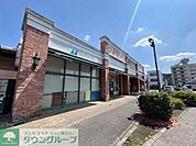 マルフジ福生店 徒歩3分。 200m