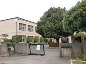 昭島市立共成小学校 557m