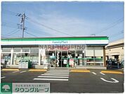 ファミリーマート昭島田中町店 徒歩3分。コンビニ 210m