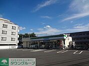 ファミリーマート昭島緑町店 徒歩8分。コンビニ 600m