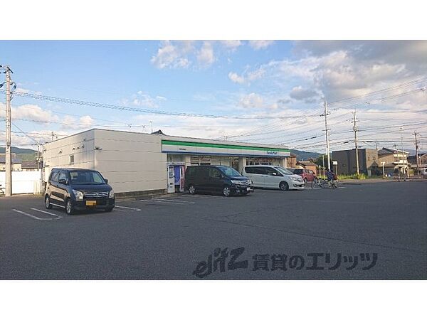 画像4:ファミリーマート　天理川原城店まで130メートル