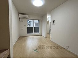 近鉄南大阪線 高田市駅 徒歩16分の賃貸アパート 2階1LDKのリビング/ダイニング