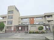 生駒市立大瀬中学校まで1200メートル