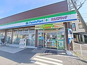 ファミリーマート　エムズドラッグ大和高田まで700メートル