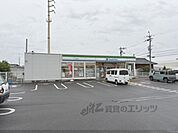 ファミリーマート　高田市場店まで900メートル