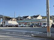 ファミリーマート桜井阿部店まで900メートル