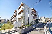 ★閑静な住宅街に位置している陽当りの良い建物です★