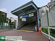下北沢駅 833m