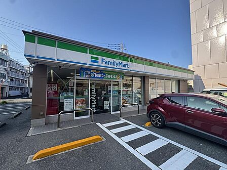 ファミリーマートまで100m