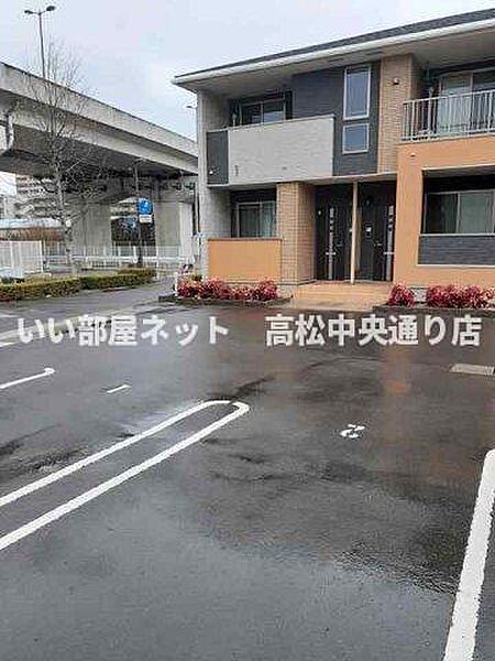 画像12:駐車場