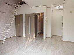 マーメゾンＫ 2階ワンルームのリビング/ダイニング