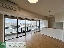 JR京浜東北・根岸線 磯子駅 徒歩1分の賃貸マンション 3階2LDKのリビング/ダイニング