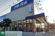 洋服の青山横須賀粟田店 徒歩14分。 1090m