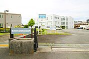 横浜地方法務局栄出張所 徒歩12分。 930m
