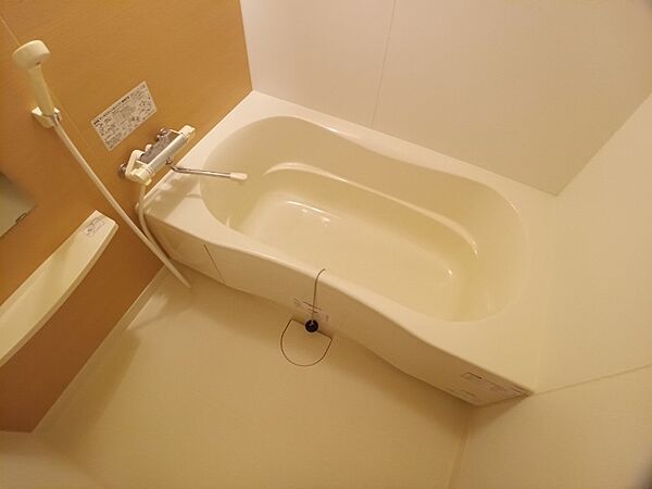 画像4:広々したお風呂で快適にくつろげそうです。