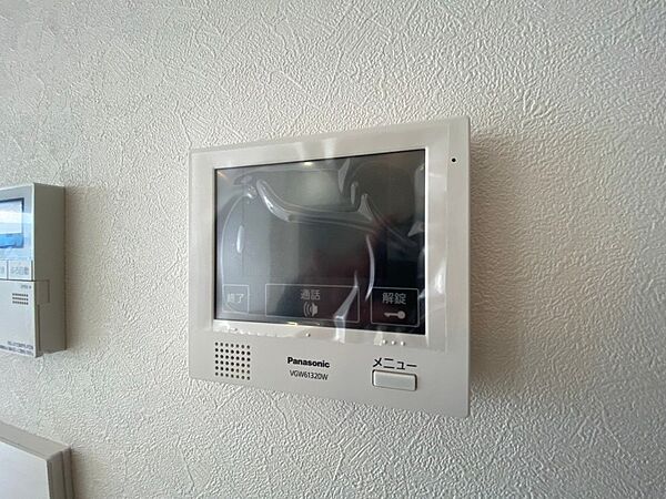 画像20:TVモニター付インターホンです。来客者の顔が見えるので安心！