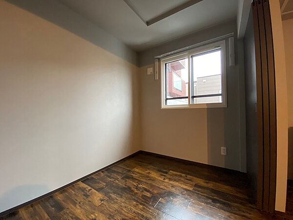 画像25:別角度から寝室を撮ってみました。家具の配置もしやすそう。