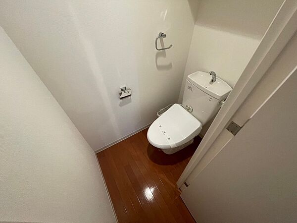 画像11:こちらはトイレです。清潔感があり、安心して使用できます。