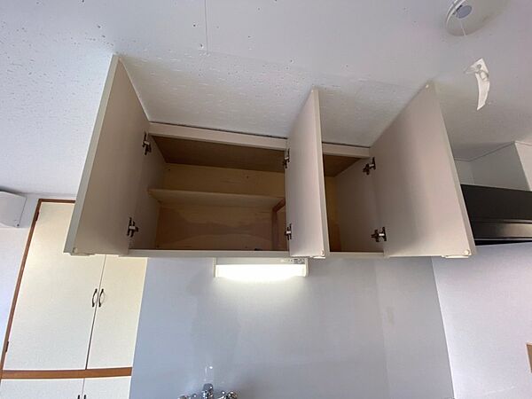 画像23:キッチン上の収納もたっぷり入るので、キッチンもすっきりです。