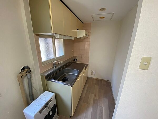 画像8:キッチンはシックなデザインでした。洗い場も大きい。