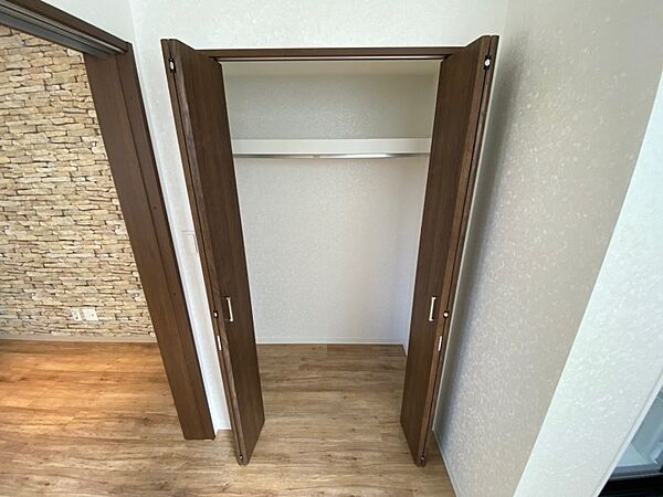 画像13:寝室の収納です。部屋がすっきり片付きます。