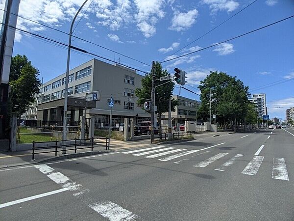 画像14:札幌市立向陵中学校 1658m