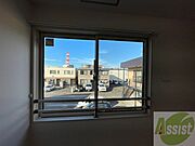 窓からの日光は気持ちを明るくしてくれますよ！