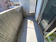 バルコニー。洗濯物がはかどりそうな広さがありますよ。